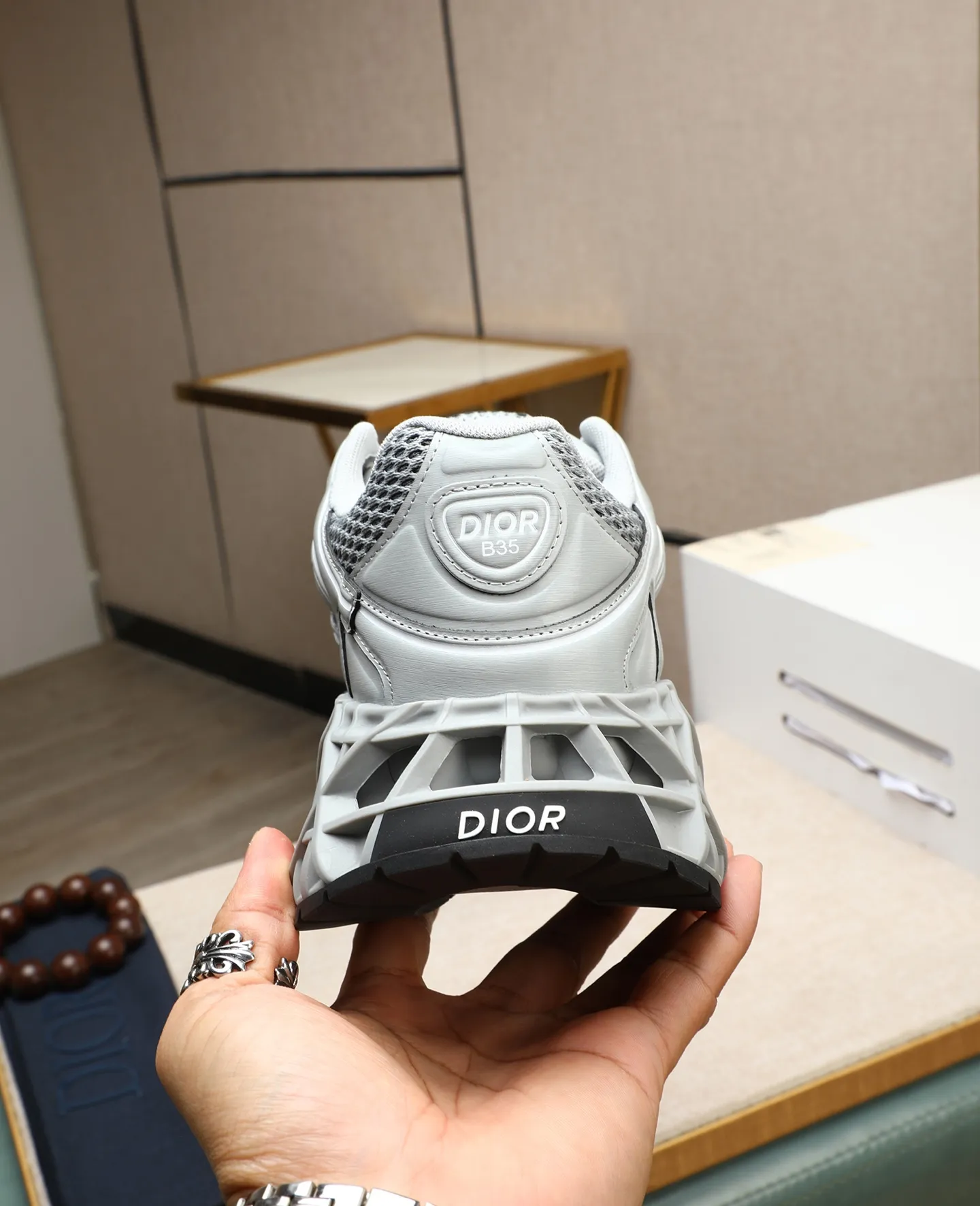Men's shoes 💰800💰 Men's style 👦🏻Dior Dior B35 High-end quality Original casual sports shoes Upper: special environmentally friendly leather. High-frequency brand totem, brand totem cloth, tongue plastic brand logo, heel high-frequency brand logo Lining: brand canvas Original version: ultra-light TPR·rubber; two-color molded outsole Ultra-high quality control and fine workmanship: High-end, extravagance and class. Size: 39-44 (38, 45, 46, can be customized)…! !